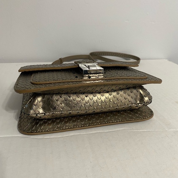 Reiss Crossbody in a antique gold - Picture 5 of 8